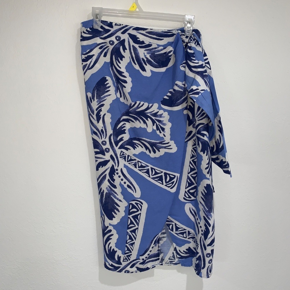 H&M Blue and White Patterned Skirt